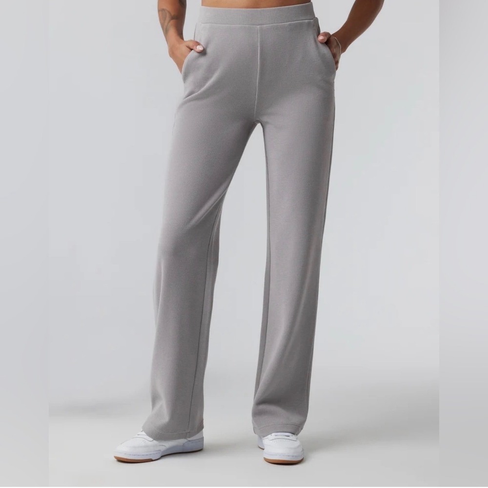 NWT Vuori Aston wide leg pants ribbed m casual athleisure active minimalist